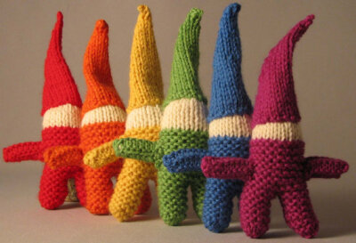 Rainbow Gnomes by lilcrittersandthings on Etsy Rainbow Gnomes 彩虹小矮人