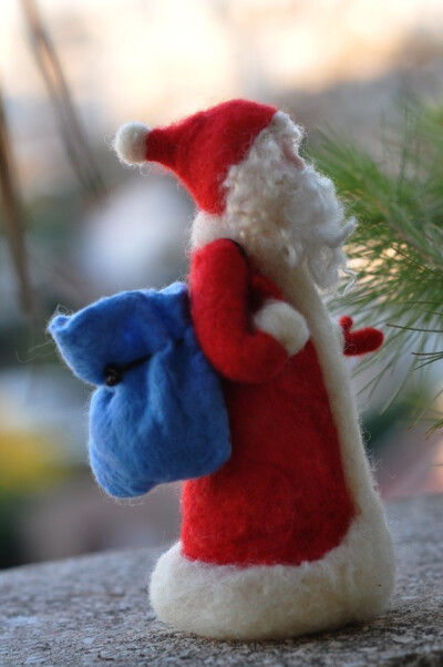 Needle felted Santa ClausWaldorf inspired standing by darialvovsky毛毡圣诞老人玩偶