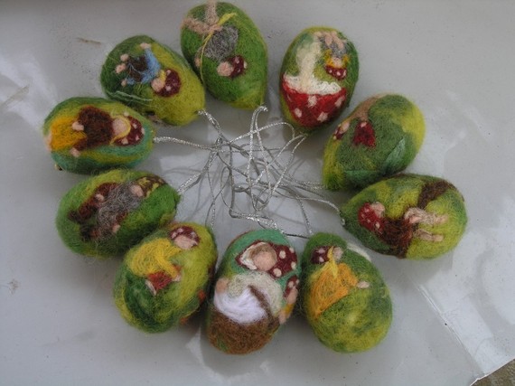 Needle felted Easter eggsThe Forest FamilyElsa by darialvovsky 毛毡艺术蛋