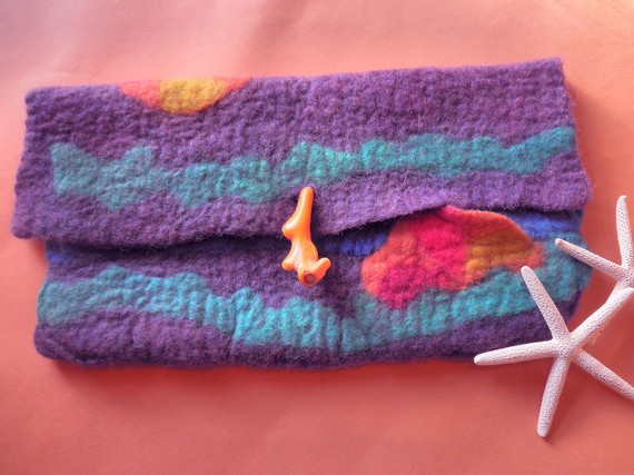 Felt Hand Bag Beachy Felt Clutch by FestiveFibers on Etsy Felt Hand Bag - Beachy Felt Clutch 毛毡手包