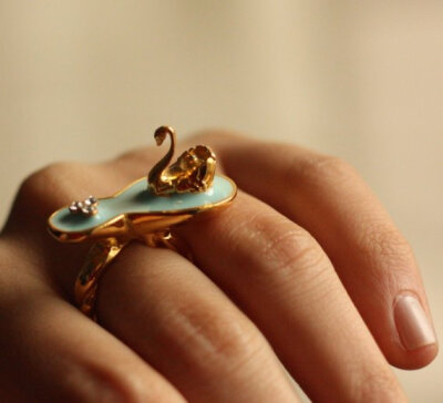 天鹅戒指Swan Lake Ring