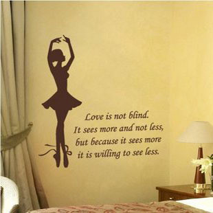 芭蕾舞女孩墙贴。这个贴在卧室很温馨有木有~~喜欢那段英文。But I think love is blind.