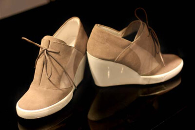 PUMA BY HUSSEIN CHALAYAN—URBAN MOBILITY 女士高跟鞋<a class='shortlnk' href='/s/03ecbd9435cf01829' target='_blank' title='http://www.kidulty.com/street/id/350'>http://duitang.com/s/03ecbd9435cf01829</…