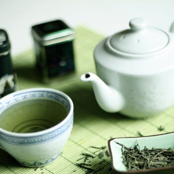 绝美的瓷器加上味美的茶叶