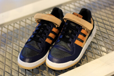 adidas Originals FORUM LO LITE RS 高质感的鞋体设计，皮质材料的完美运用<a class='shortlnk' href='/s/03ecbd9435cd193ab' target='_blank' title='http://www.kidulty.com/street/id/378'>http://duitang.com/s/…