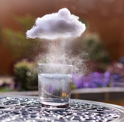 似乎记忆中没有比今年更闷热的夏天，缺氧中……下场雨吧~~