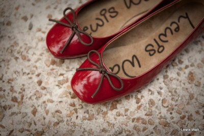 lewis walt红色芭蕾舞鞋，很可爱