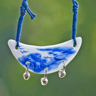 陶瓷月牙弯配铃铛 项链：手绘写意山水
