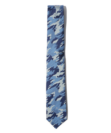 日本潮流品牌SOPHNET.推出的.CAMOUFLAGE NARROW NECKTIE。