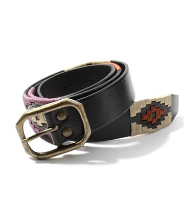 英国时尚品牌R.Newbold推出的LEATHER BELT。 R.Newbold自从被Paul Smith收购之后，便呈现出比Paul Smith更年轻时尚的休闲路线。