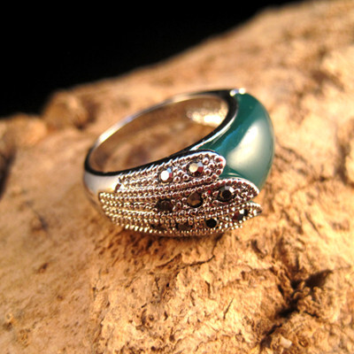 泰银。绿宝石。戒指。