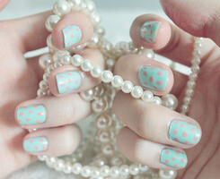 給我一些類似愛情的回憶。