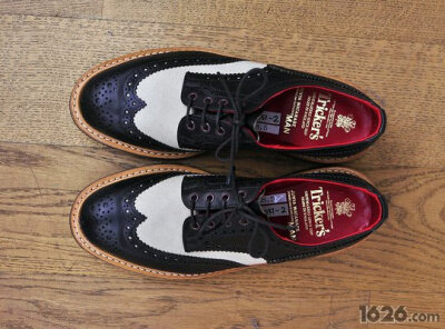 Tricker&#39;s × Junya Watanabe Comme des Garcons MAN 雕花鞋款~