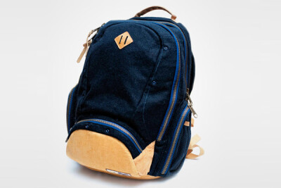潮店力推潮货，Gravis X BODEGA A-Frame Bag<a class='shortlnk' href='/s/1ce2c7e66005a704' target='_blank' title='http://www.kidulty.com/news/id/news/17383'>http://duitang.com/s/1ce2c7e66005a704</a>