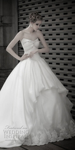 如此美麗動人的婚紗。My dream wedding dress.❤❤❤