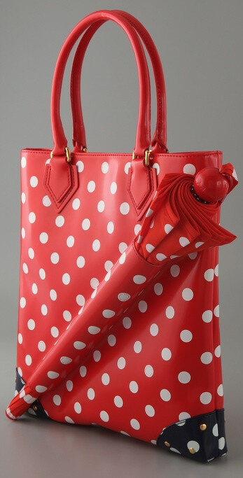 marc jacobs 爆款可爱红色圆点水玉漆皮手拎包 附带雨伞 7.29开拍 我很想要啦。可是好贵哦！！！