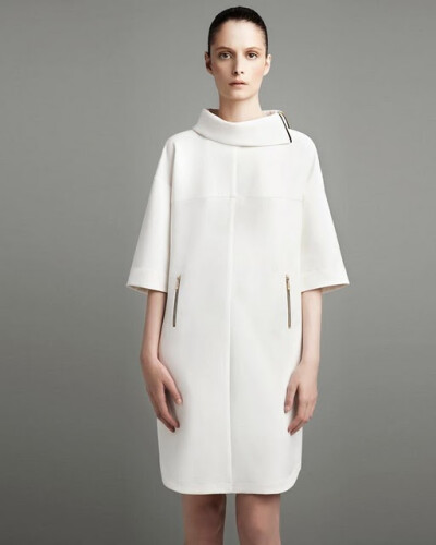  Zara 2011年8月Lookbook女装依旧以简洁流畅的剪裁为主