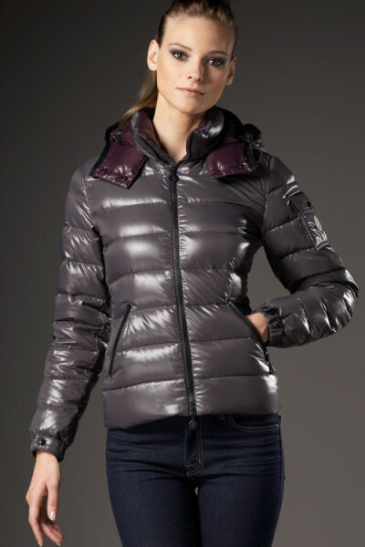 蒙口羽绒服：Moncler Women Down Jacket (Dimgray)