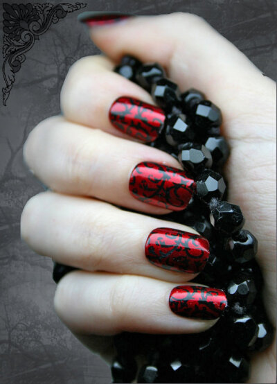 嗯.....感觉上吧 这种颜色很适合vampire Red Gothic Baroque Art Nails