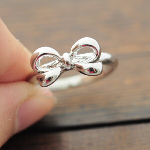  蝴蝶结不锈钢单戒。向你展示最美的我。