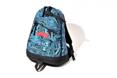 近期NITRAID也释出了2011秋冬季的系列产品，而特殊的图案纹理再次成为焦点，在“NITRAID CIRCUIT”主题中包含了极抽象的画面，一种类似电路纹理的特殊设计展现出NITRAID的独特创想。而令人惊喜无限的亮点则是其夜光…