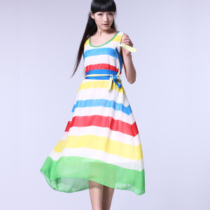 彩虹裙连衣裙。就让彩虹包裹着你，闪耀着。