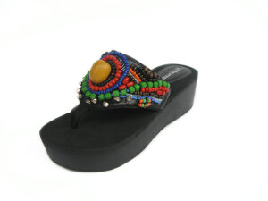 彩虹拼色串珠铃铛坡底休闲人字拖拖鞋。至此开始，分开旅行。