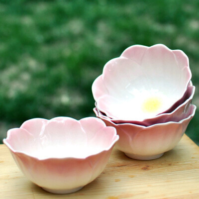 陶瓷粉色花边小碗