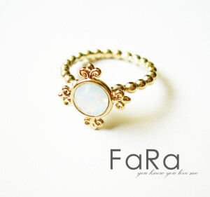 大宝石十字架戒指