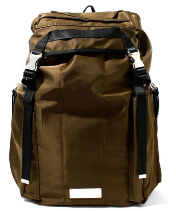 日本潮流品牌UNDERCOVER旗下支线UNDERCOVERISM推出的H6B08-1 BACK PACK。