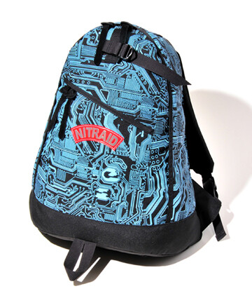日本嘻哈品牌NITRAID推出的BACKPACK。