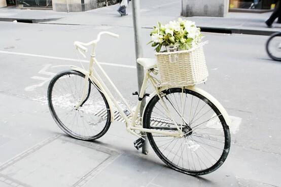 白色的自行车