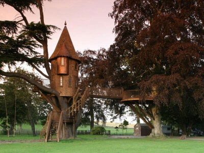 雪松石塔树屋……很中世紀啊有沒有？哈哈。
