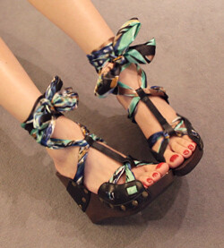 大爱推荐 日本单 丝绸系带木屐坡跟凉鞋（2色）