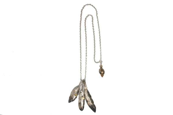 VEIL “Sparrow Feather” Necklace图中展示的则为组合式Necklace<a class='shortlnk' href='/s/03ecbdb1505184d25' target='_blank' title='http://www.kidulty.com/street/id/541'>http://duitang.com/s/03ecbdb1505184d25</a>