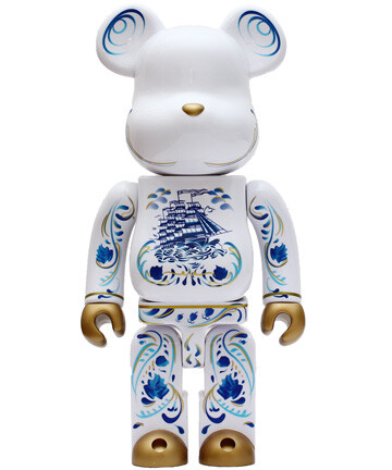 日本知名玩具公司MEDICOM TOY推出的 BE@RBRICK SSUR 400%。