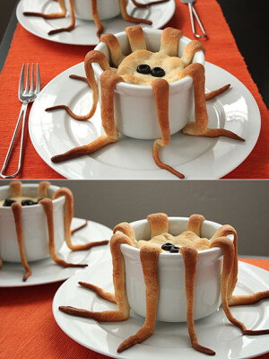章鱼派哎，有教程哦<a class='shortlnk' href='/s/0fbaae09348dba2c' target='_blank' title='http://blogs.babble.com/family-kitchen/2010/10/21/tentacle-pot-pies-have-your-fun-and-eat-it-too/'>http://duitang.com/s/0fbaae09348dba2c</a>