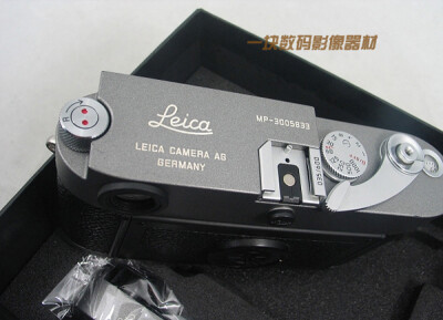 LEICA MP 0.72 丝绸漆 50周年纪念套机 顶部