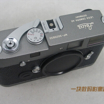 LEICA MP 0.72 丝绸漆 50周年纪念套机 热靴和过片扳手