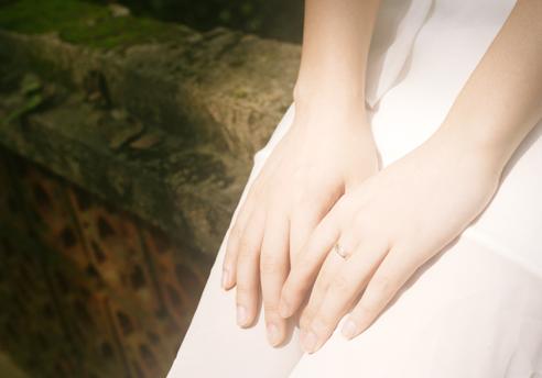 好看的手。干净。