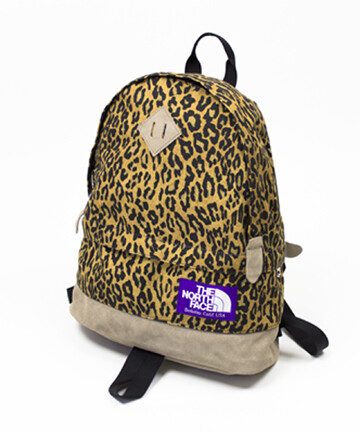 知名户外品牌The North Face日本支线THE NORTH FACE PURPLE LABEL推出的Medium Day Pack。