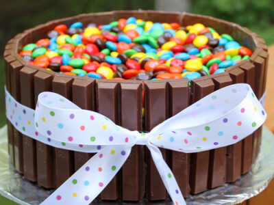 kitkat cake