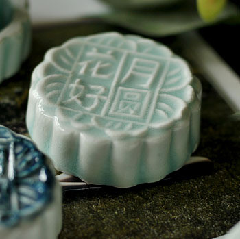 【东游记.手做瓷】可做烛台和纸镇的中秋月饼.影青瓷