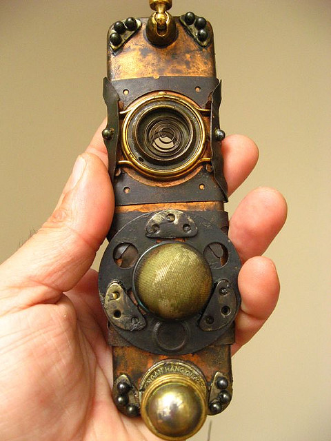 蒸汽朋克手机。Steampunk Slimline mobile phone。