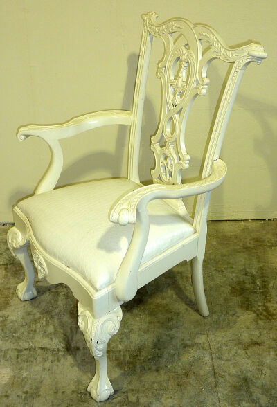 19th century - Chippendale armchair painted in white 白色古董雕花椅，美啊，宛若身在老电影里。