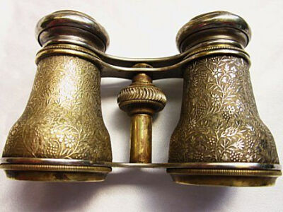 Lovely Floral Motif Repousse Opera Glasses 古董望远镜