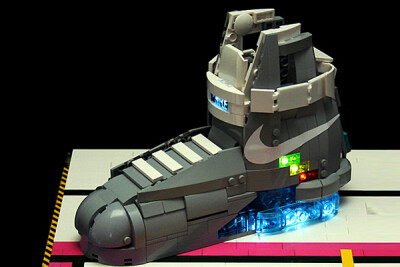 搭出完美球鞋，LEGO x Nike MAG 2011 Replica<a class='shortlnk' href='/s/1ce2ce443848bcf5' target='_blank' title='http://www.kidulty.com/news/id/news/17809'>http://duitang.com/s/1ce2ce443848bcf5</a>