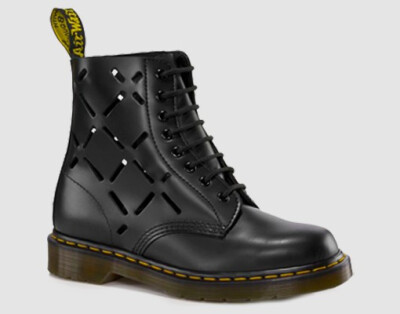 Dr Martens 镂空牛皮马丁靴