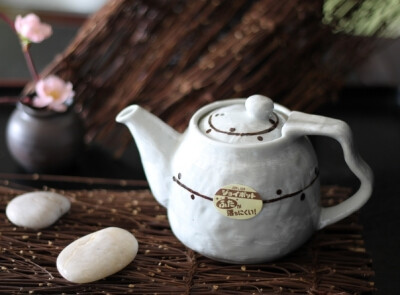 日式陶瓷茶壶