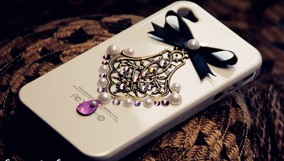 优雅的光°全手工复古淑女款珍珠 iphone4 case、<a class='shortlnk' href='/s/1666046caf7b7c1bf' target='_blank' title='http://item.taobao.com/item.htm?id=12382814596&_u=lbn9duaa837'>http://duitang.com/s/1666046caf7b7c1bf</a>